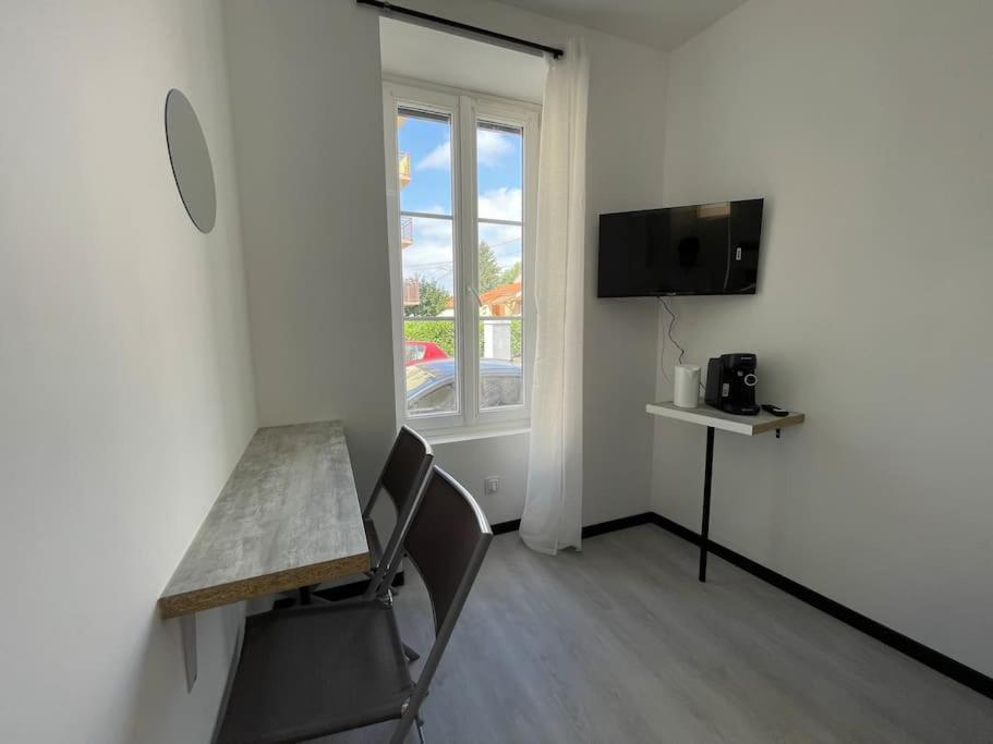 Studio A2 18M2 Cosy 5Minutes Gare Parking Gratuit Rue De La Mure Roanne Buitenkant foto